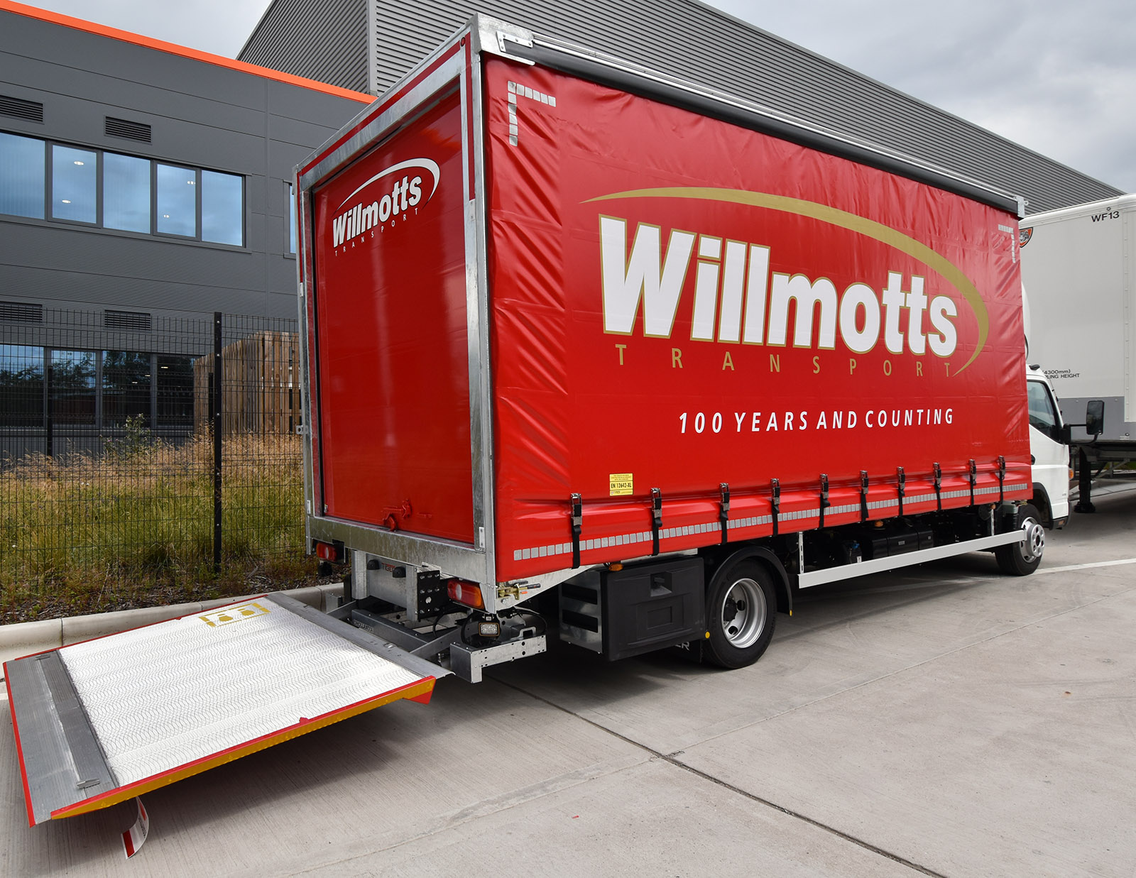 Tiger Trailers news - Willmotts 7.5t Fuso rigid curtainside tail lift