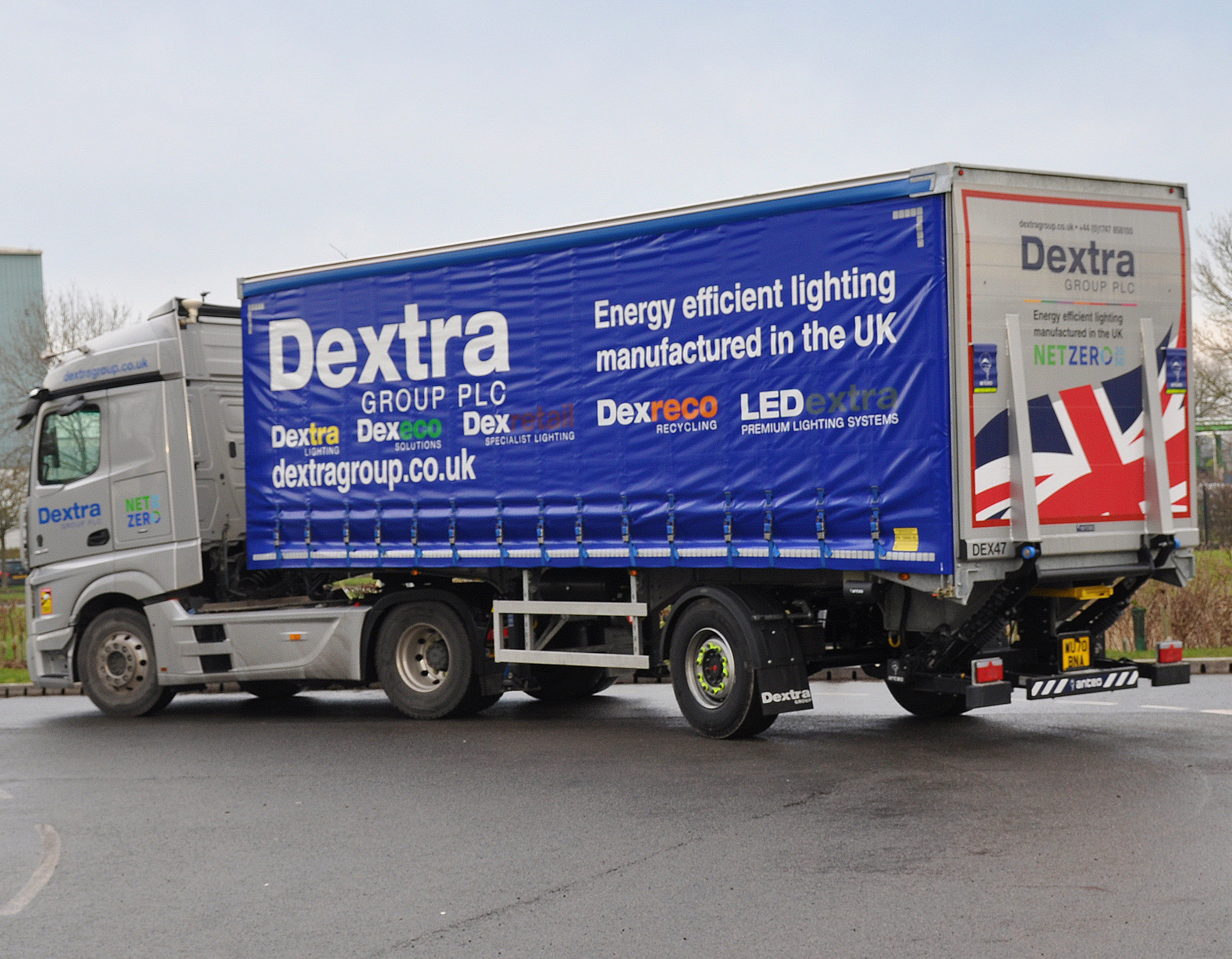 Dextra adds axle 8m urban curtainsider