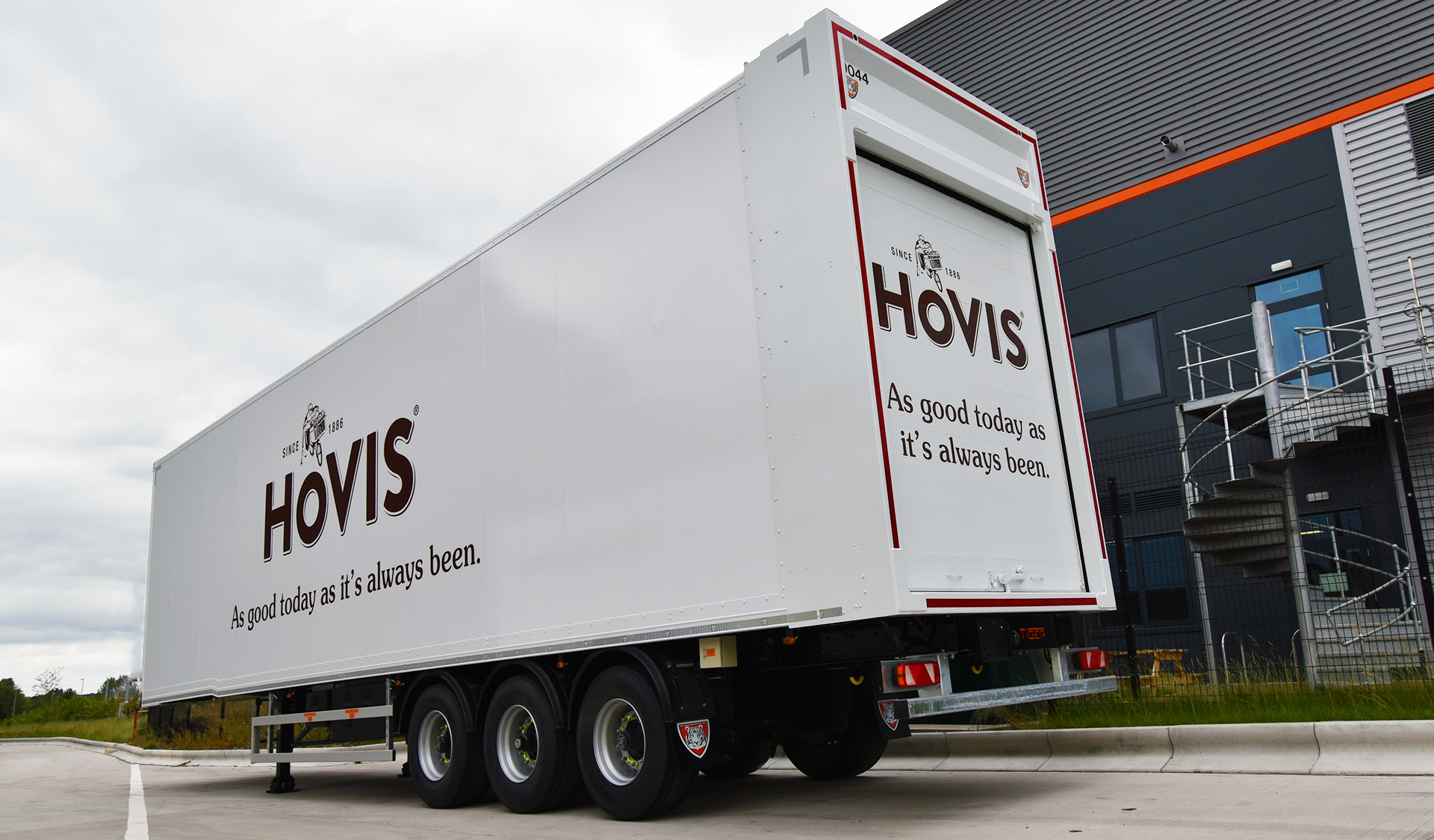 Case-study-Hovis-baker-innovative-efficient-moving-double-deck-bread-basket-closing