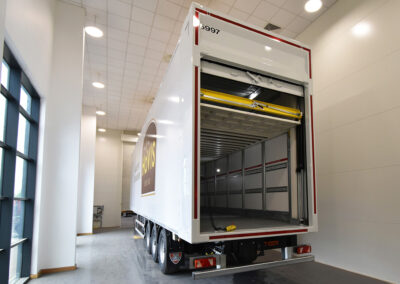 Case-study-Hovis-baker-innovative-efficient-moving-double-deck-bread-basket-showroom