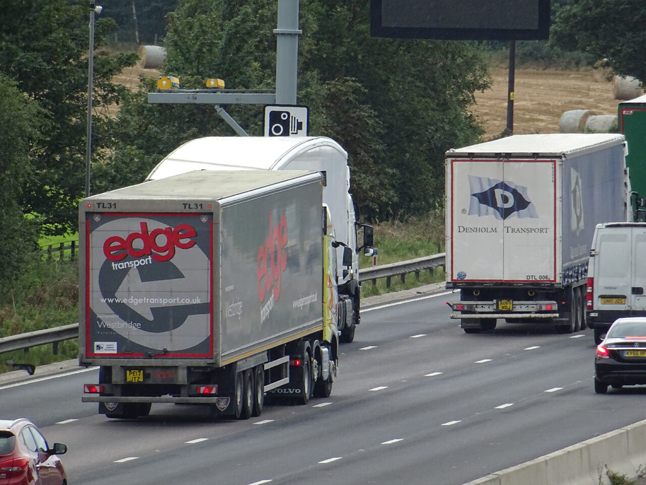 Edge-Transport-curtainsider-Tiger-tag-spot