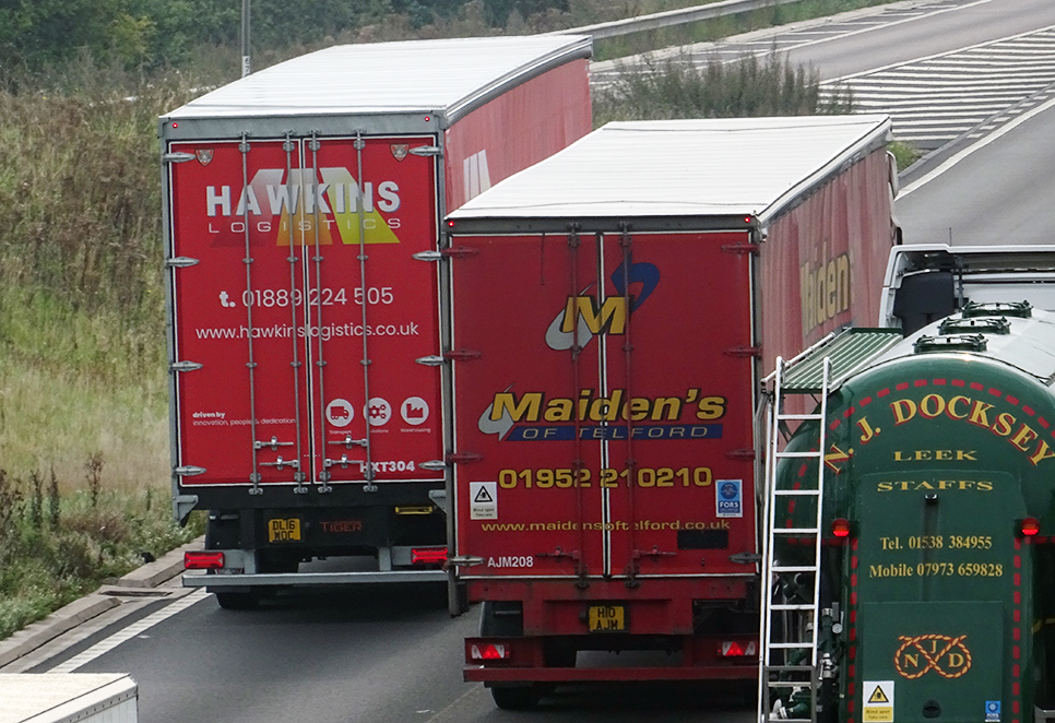 Hawkins-Logistics-Tiger-Trailers-curtainsider-spot