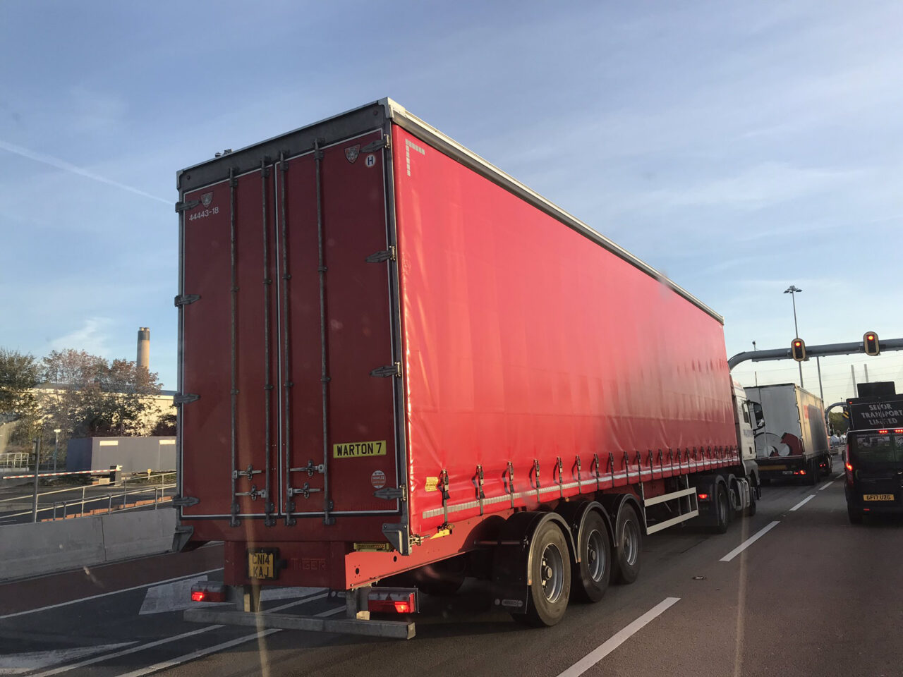 Tiger-Trailer-spotted-in-the-wild-generic-red-curtainsider