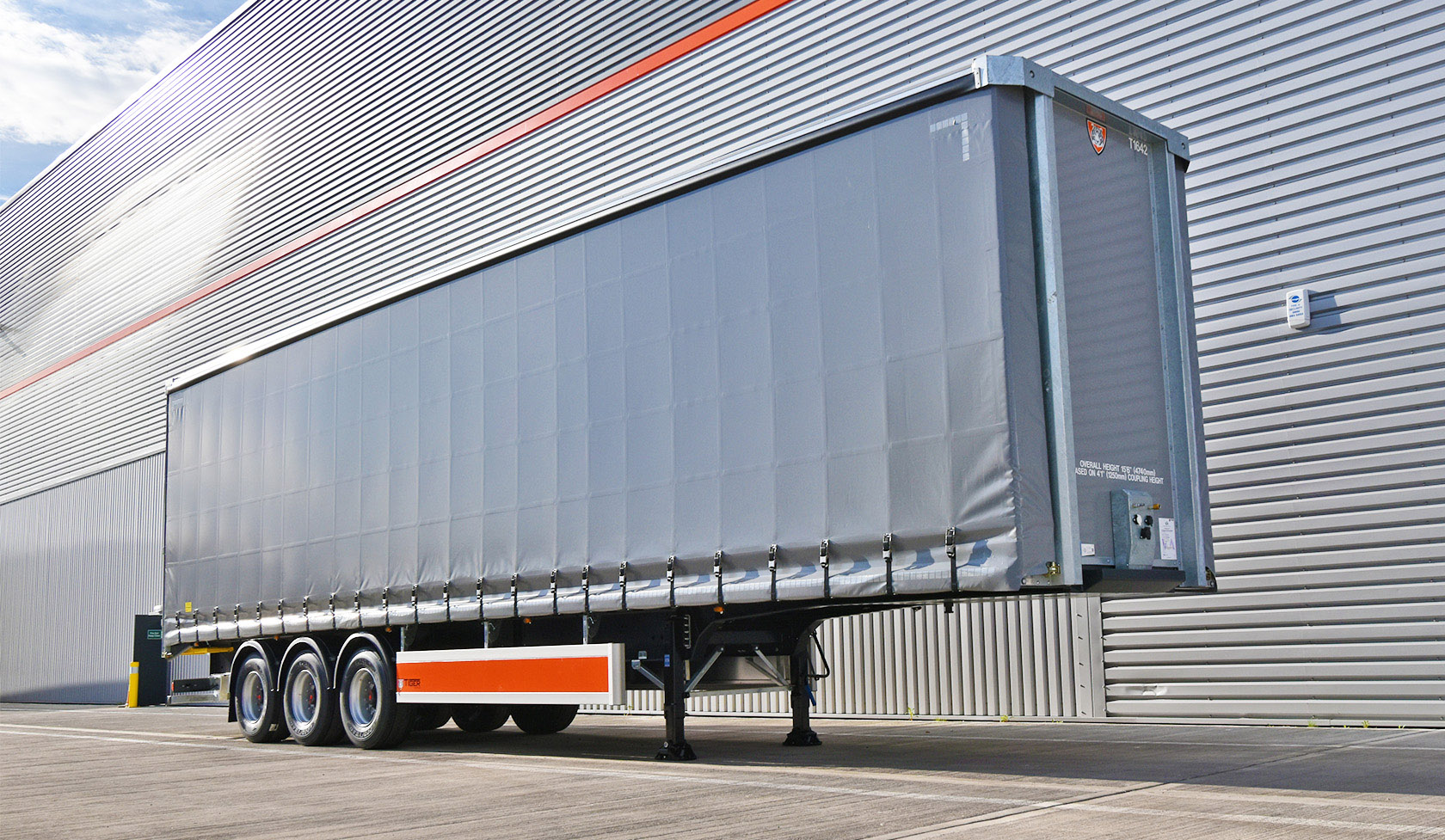 Curtainside HGV articulated trailer rental hire